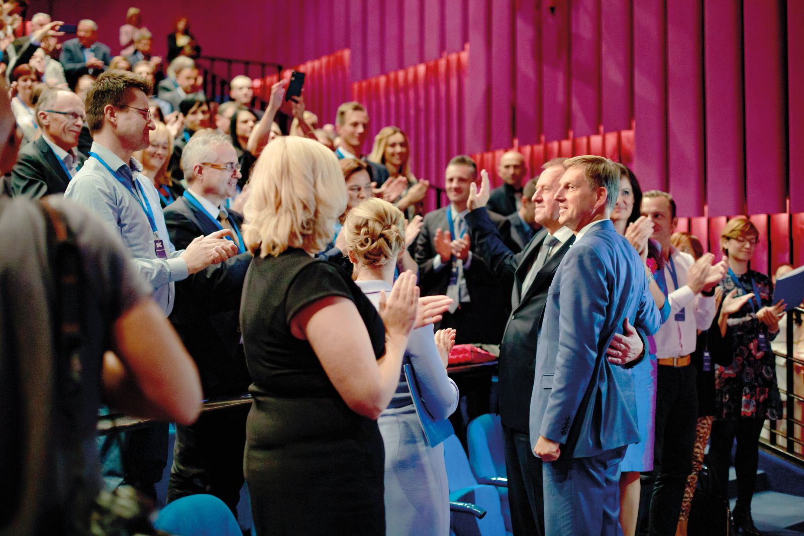 Septembrska zamenjava v vrhu na kongresu stranke SMC: Mira Cerarja je s soglasno podporo vseh delegatov zamenjal Zdravko Počivalšek, minister za gospodarstvo.