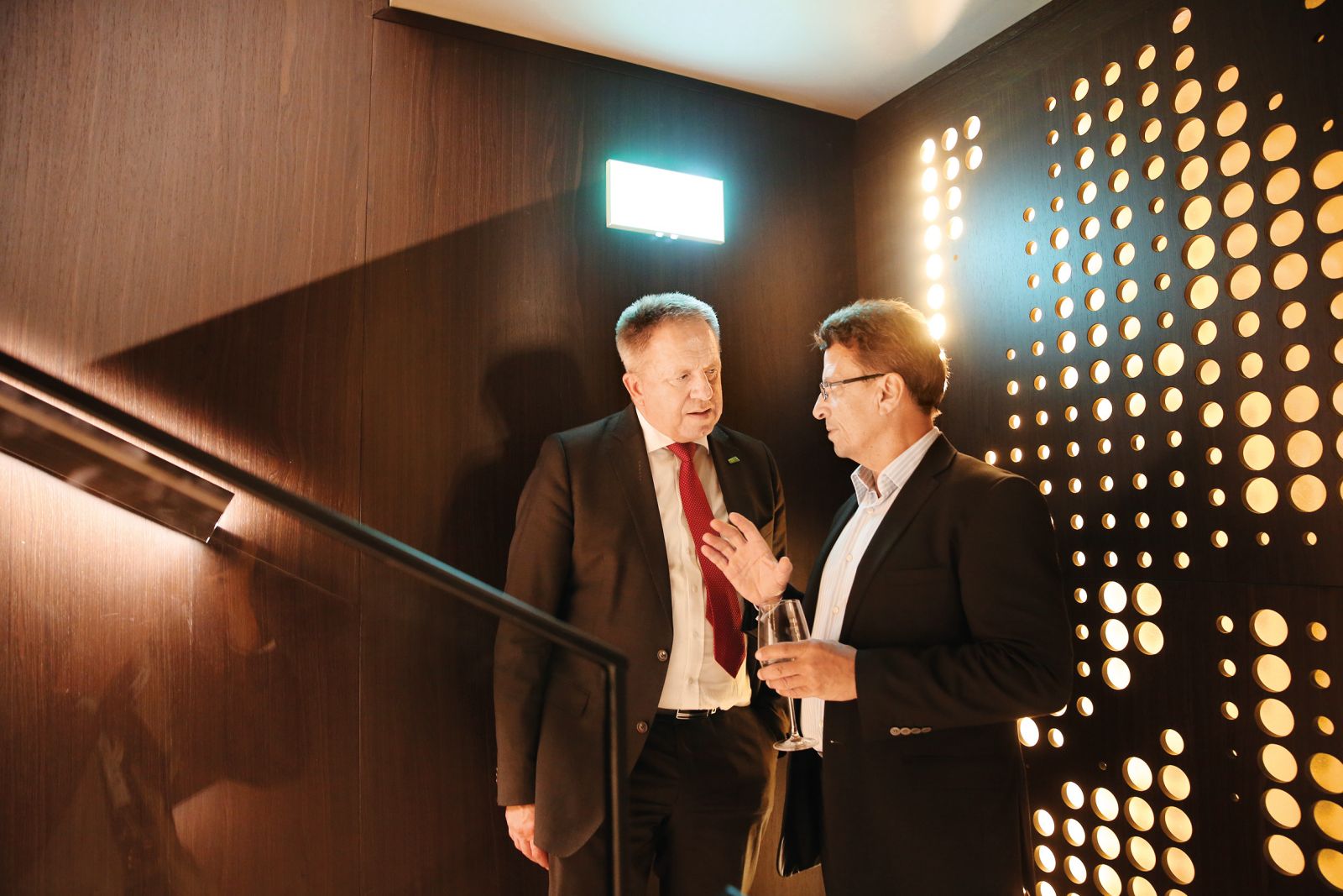 Gospodarski minister Zdravko Počivalšek in Madžar Imre Balogh, nekdanji izvršni direktor slabe banke, na odprtju hotela Intercontinental leta 2017 v Ljubljani.