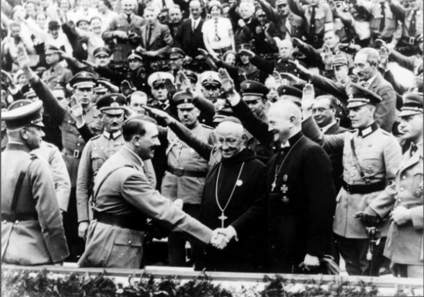 Nacistični voditelj Adolf Hitler z visokimi predstavniki RKC 