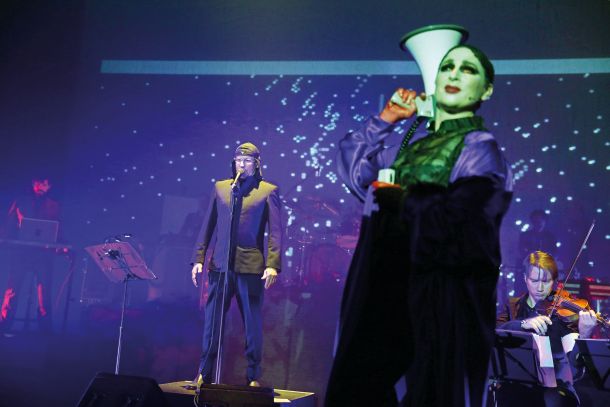 8. februarja je Laibach v Berlinu premierno predstavil nov glasbeno-gledališki projekt,  ‘Wir sind das Volk’ - muzikal po tekstih Heinerja Müllerja