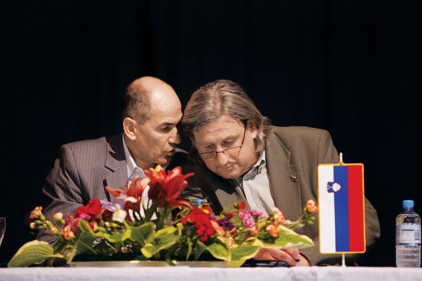 Roman Končar in Janez Janša: igralec Končar je podpisnike in podpisnice pisma označil za solno kislino, ki najeda narodno samobit.