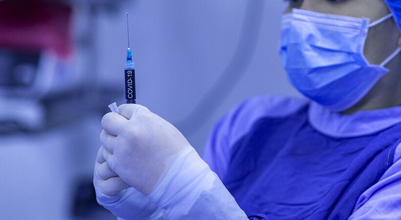 »Moderna svetuje, da se cepivo uporabi le za starejše od 18 let«