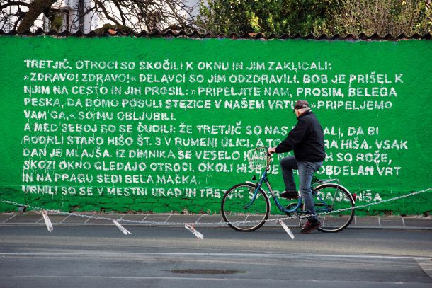 »Stara hiša št. 3« na zidovih nekdanje Avtonomne tovarne Rog 