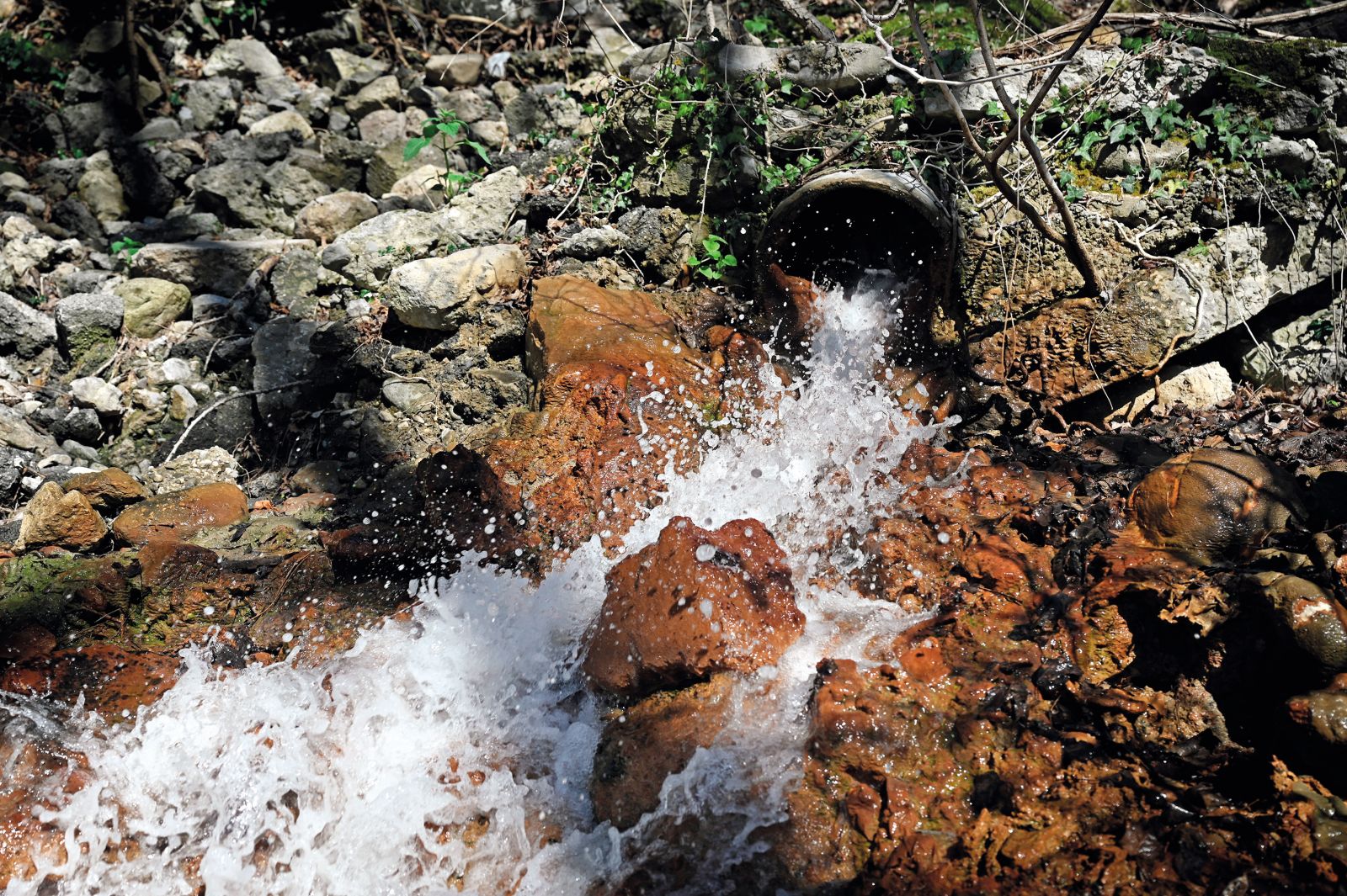 Izliv v reko Sočo: anhovska industrija Sočo črpa in v Sočo vrača ...