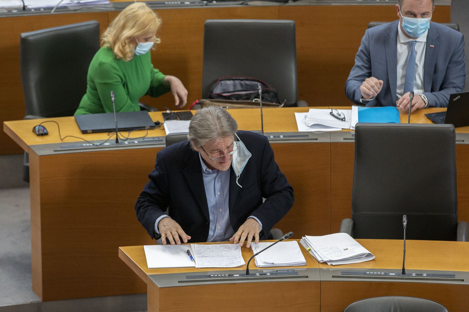 DeSUS za razrešitev Simonitija ‒ kako bodo glasovali poslanci?
