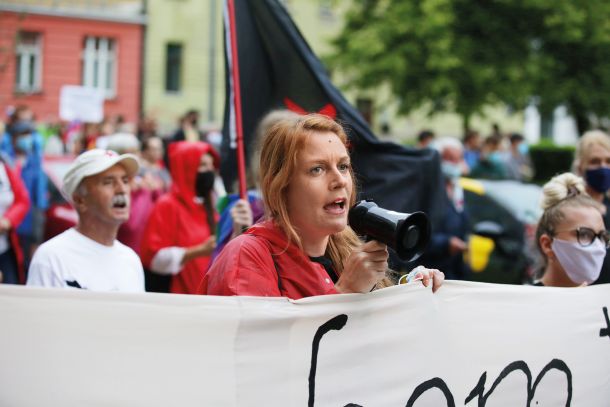 Tea Jarc, predsednica sindikata Mladi plus na protestu 24. julija v Ljubljani