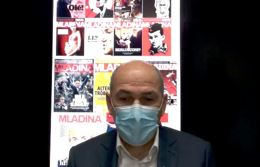 Janša in reklama za Mladino v Evropskem parlamentu