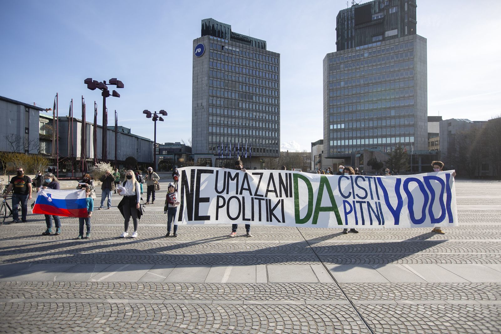 FOTOGALERIJA: »NE umazani politiki, DA čisti pitni vodi«
