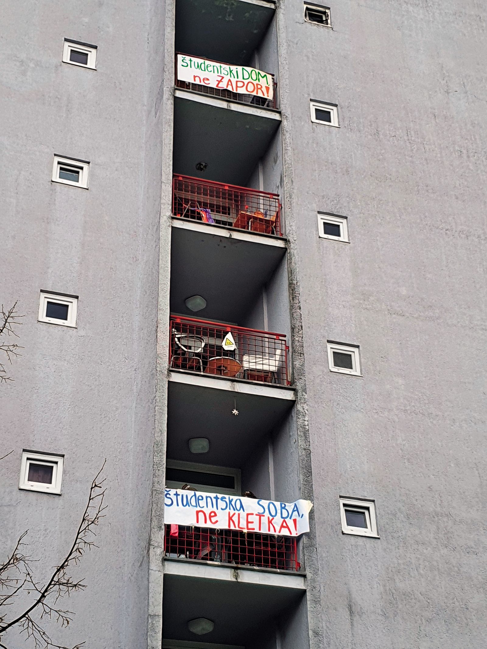 Študenti protestirajo