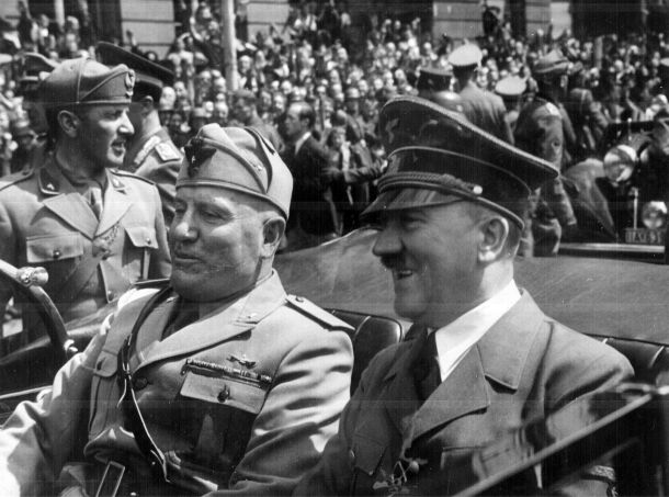 Okupatorja tedanje Jugoslavije. Nacistični in fašistični voditelj: Adolf Hitler in Benito Mussolini v Münchnu leta 1940.