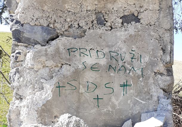Še eno uničenje spomenika partizanom