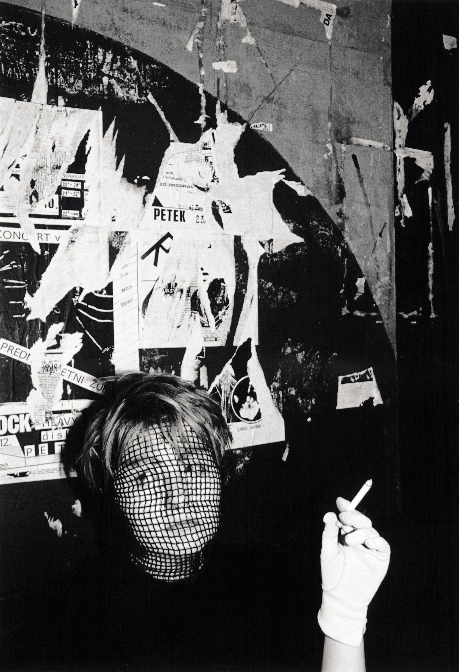 Fotografijo mladenke v enem izmed punk »lookov« hranimo tudi v fotoarhivu Mladine.