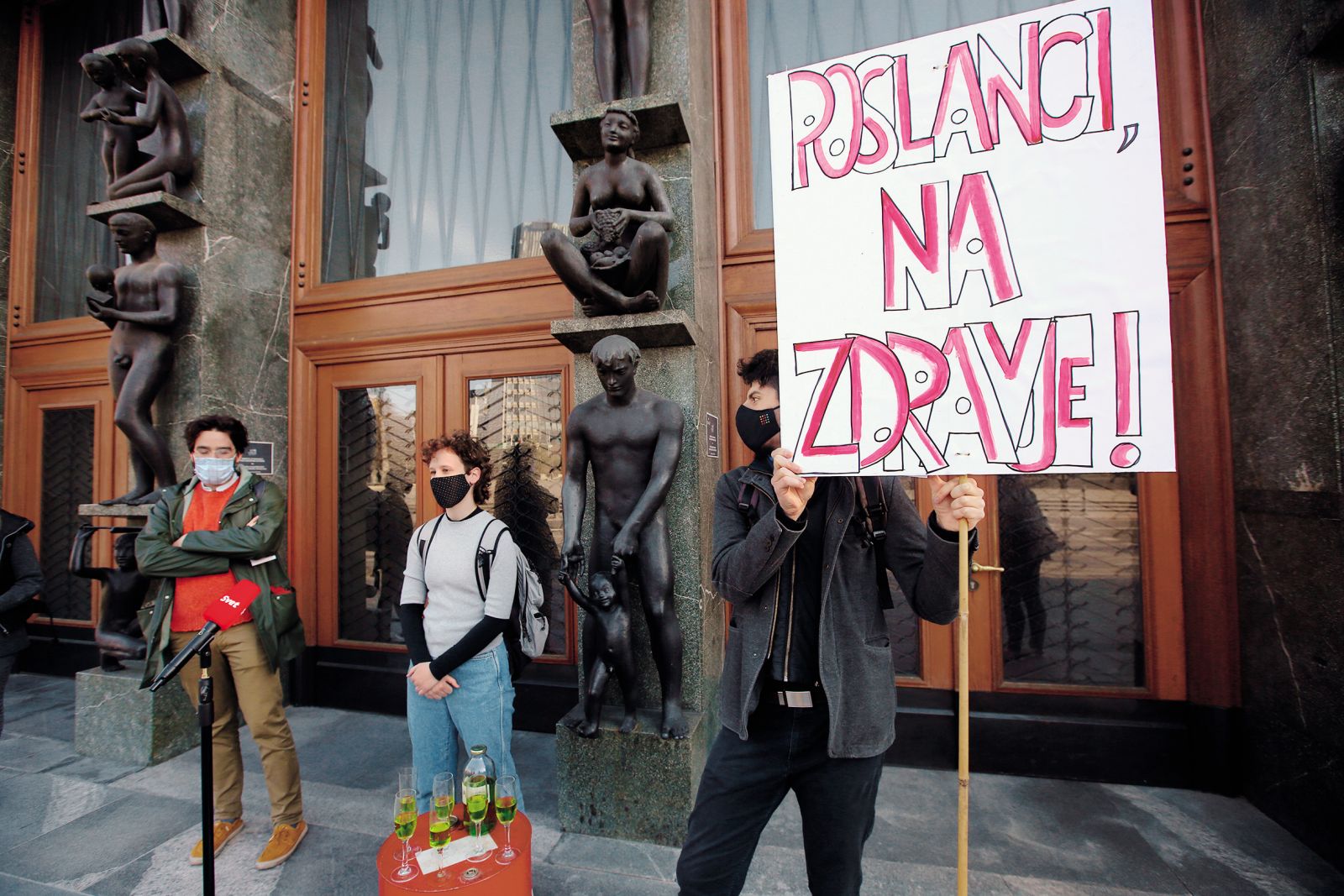 Niti poslanci niti državni svetniki (za zdaj) niso prisluhnili zahtevam kritikov zakona o vodah