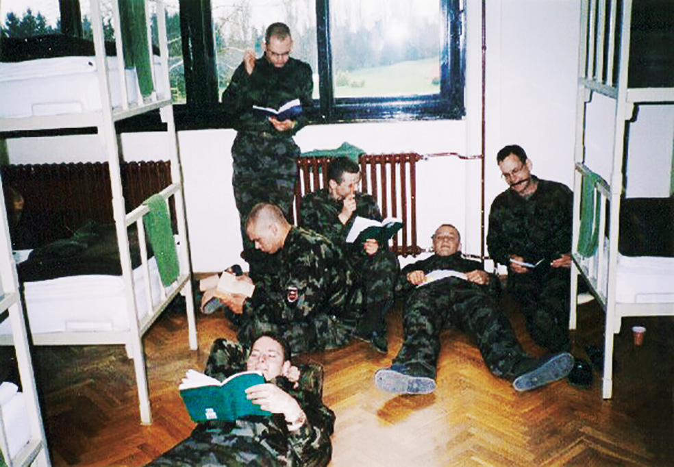 Ena izmed zadnjih generacij vojaških nabornikov /