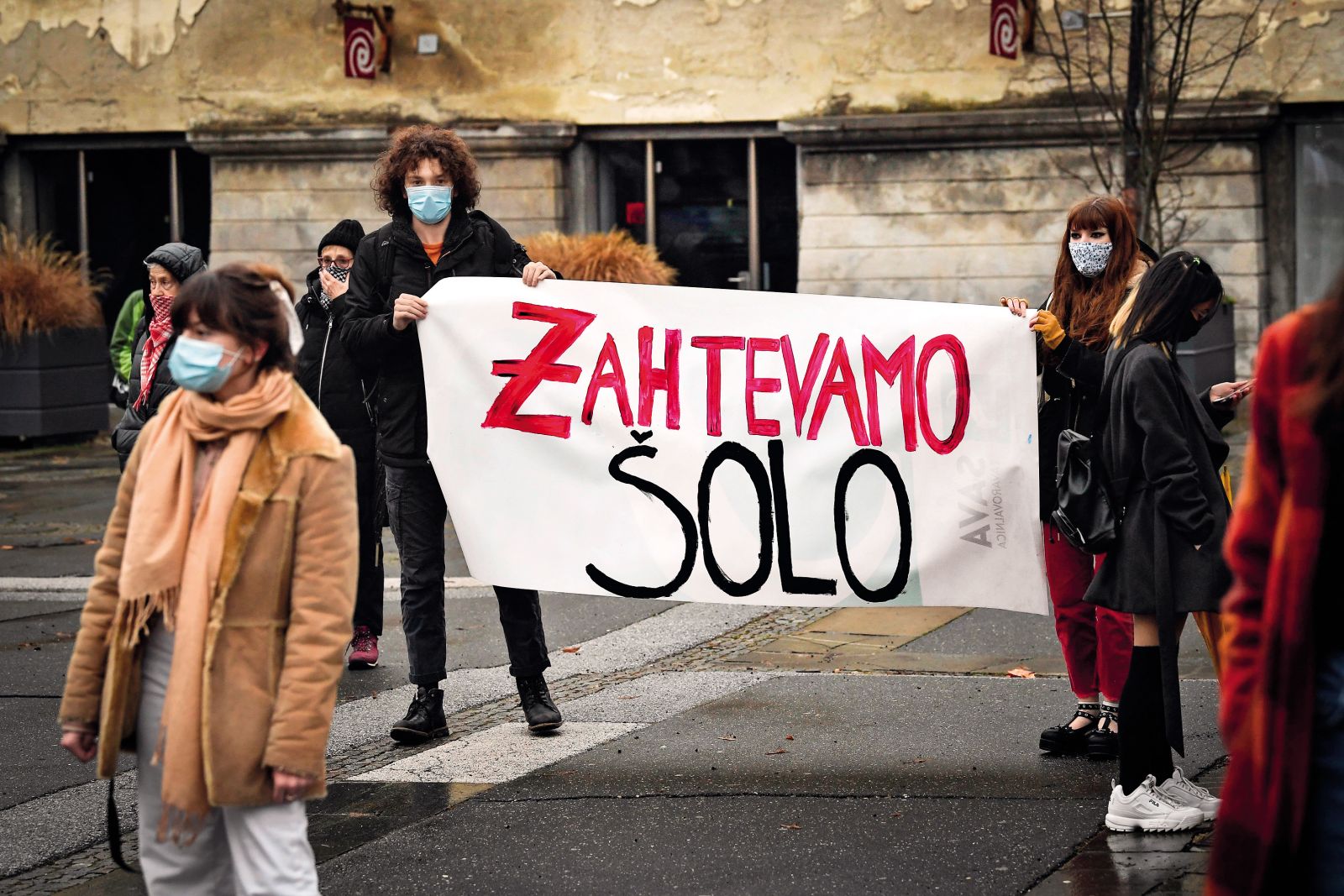Zahtevali so šolo, dobili pa kazen. Maribor, 9. februar 2021