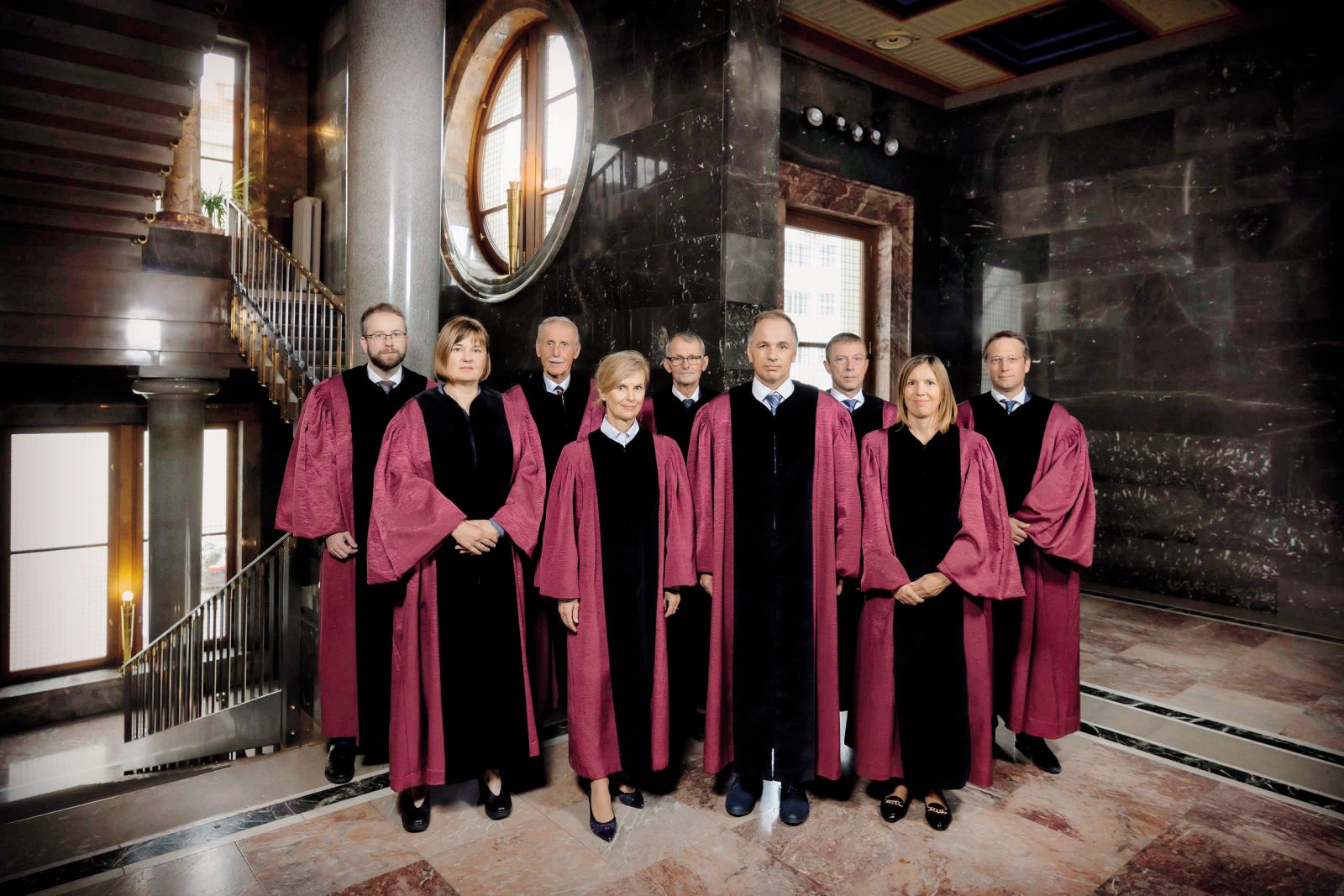 Trenutna zasedba ustavnega sodišča (od leve proti desni): Dr. Matej Accetto, dr. Katja Šugman Stubbs, Marko Šorli, dr. Dunja Jadek Pensa, dr. Marijan Pavčnik, dr. Rajko Knez, dr. Rok Čeferin, dr. Špelca Mežnar in ddr. Klemen Jaklič.