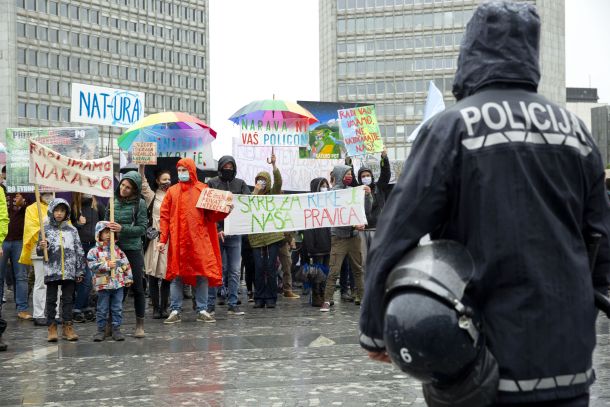 Protest lani maja na Trgu republike