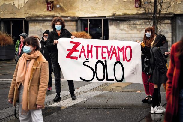 Zahtevali so šolo, dobili pa kazen. Maribor, 9. februar 2021 