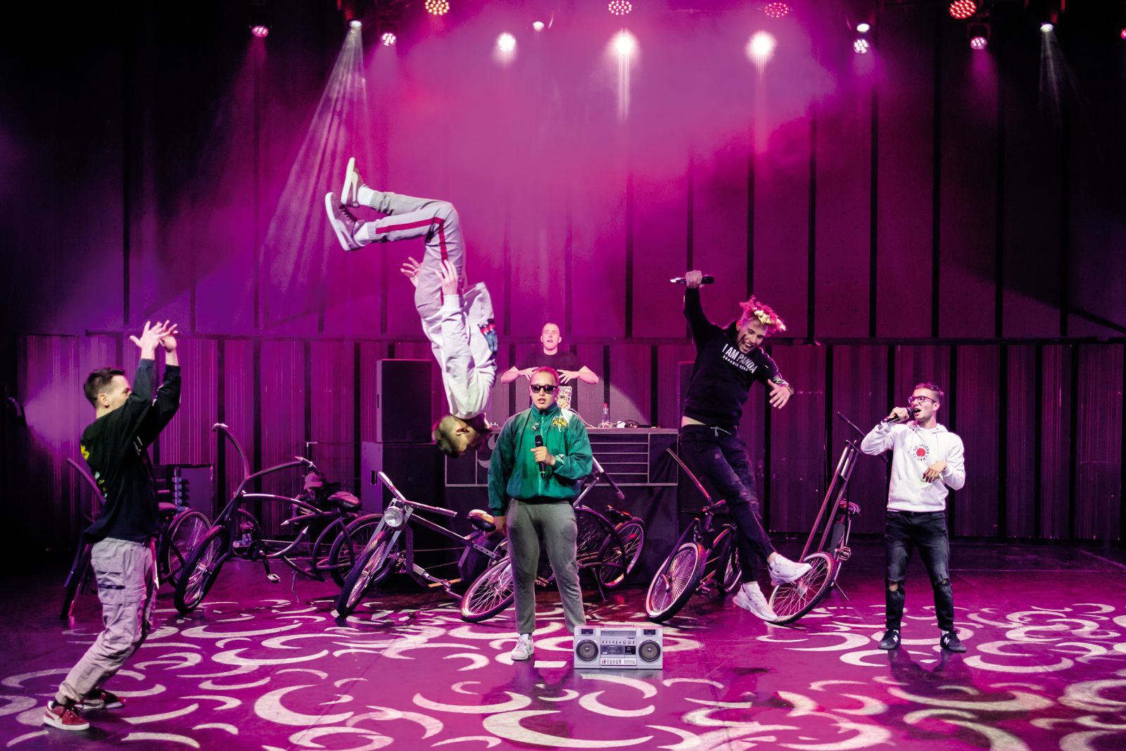 JunioR in T.A.M.Z.Y., spletni prenos koncerta, Kino Šiška, LJ | Urška Boljkovac