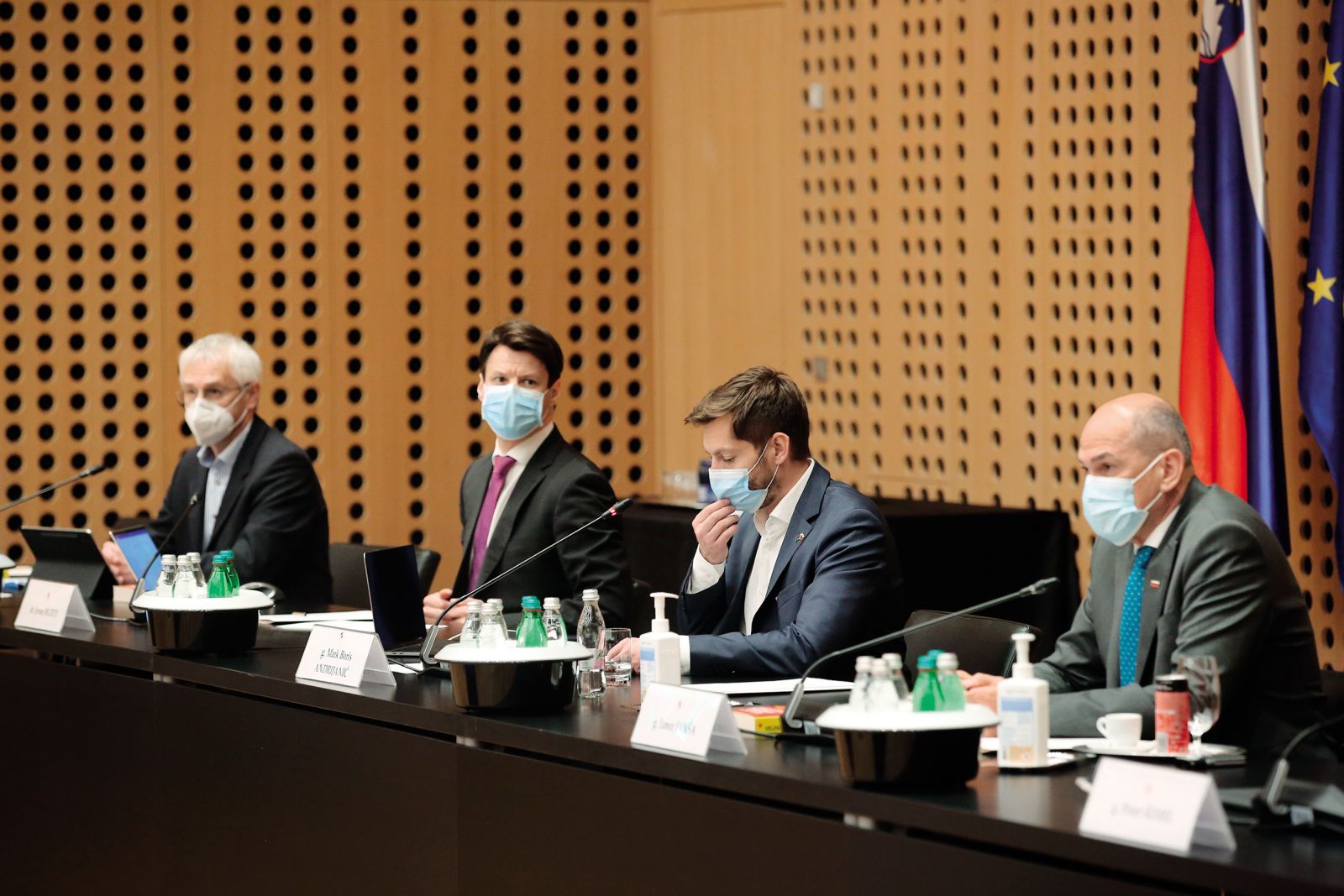 Uber svet: svet za digitalizacijo vodi Mark Boris Andrijanič (levo od predsednika uprave) | Borut Krajnc