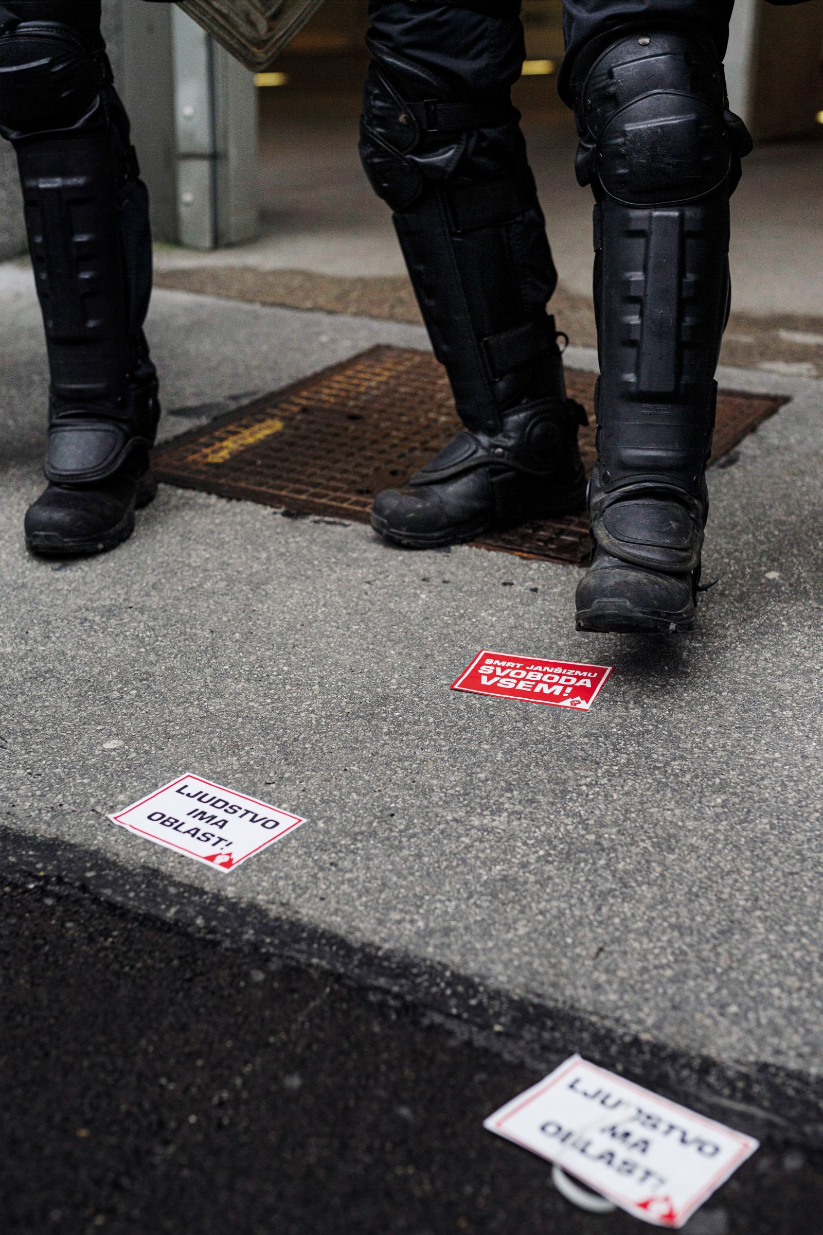 Pri taki finančni skrbi za bogate bo te sčasoma treba še fizično varovati, ker bodo socialne razlike prevelike, jeza pa se bo kopičila