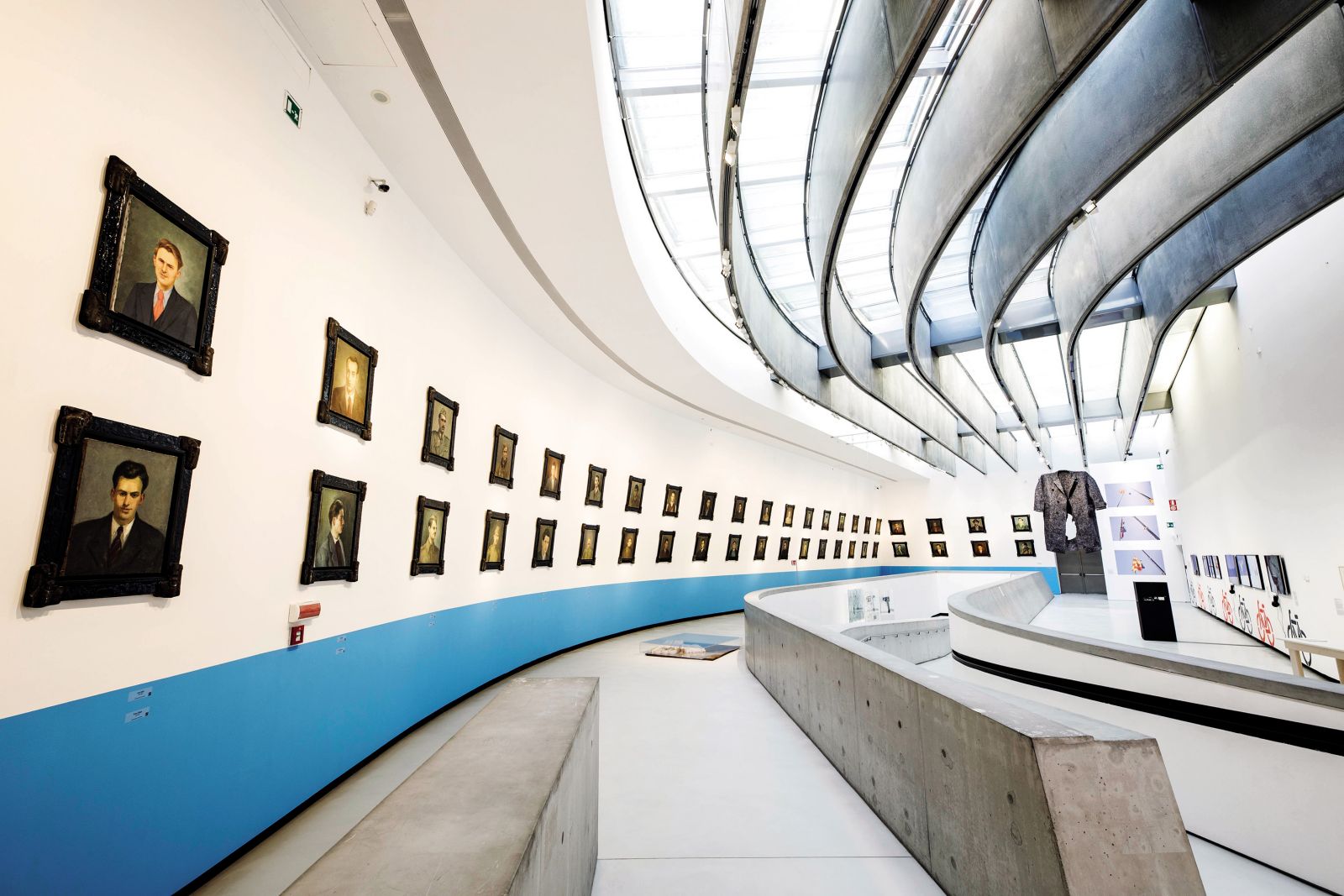 Portreti bosansko-hercegovskih narodnih herojev NOB, ki jih je zbral kolektiv IRWIN.