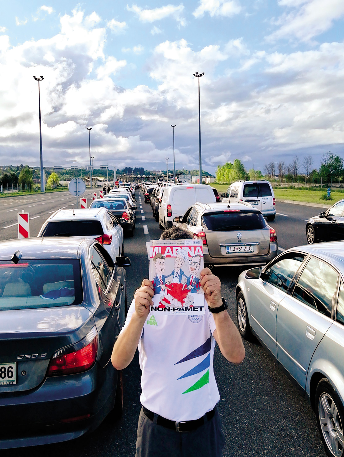 Nepregledna kolona za vstop v Slo, mejni prehod Obrežje