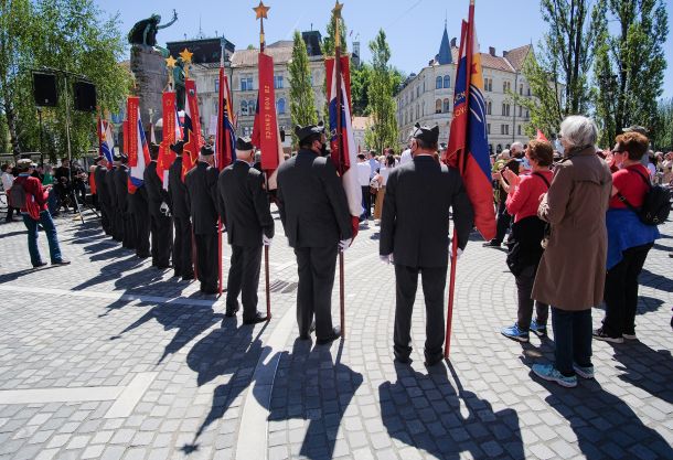 Predstavniki ZZB NOB danes na Prešernovem trgu ob Dnevu zmage nad fašizmom in nacizmom in proslavi ob osvoboditvi Ljubljane