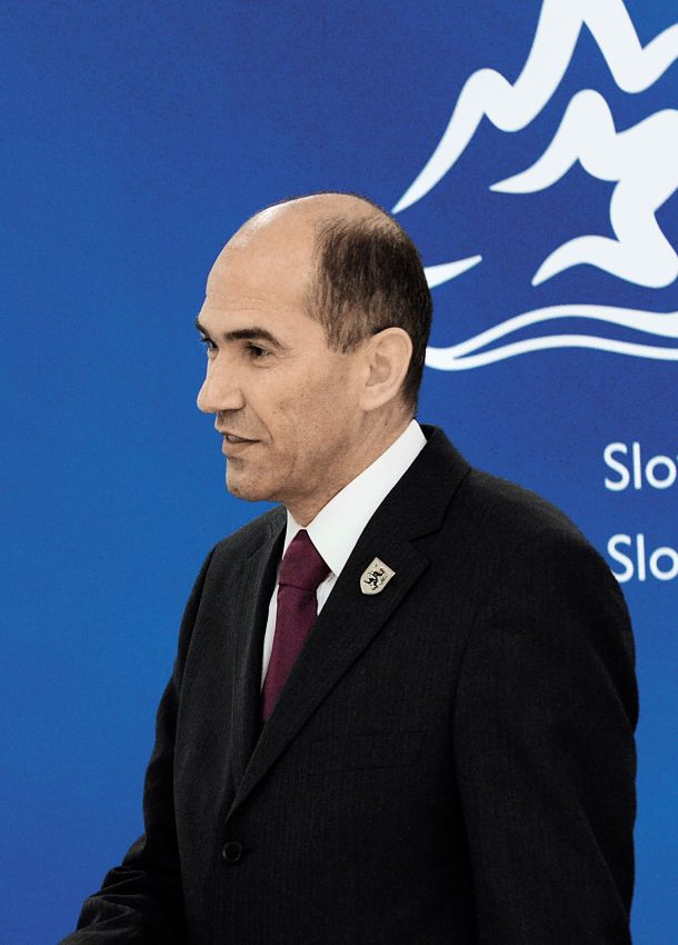 Janez Janša si je značko karantanskega panterja pripel že med predsedovanjem Svetu EU leta 2008 