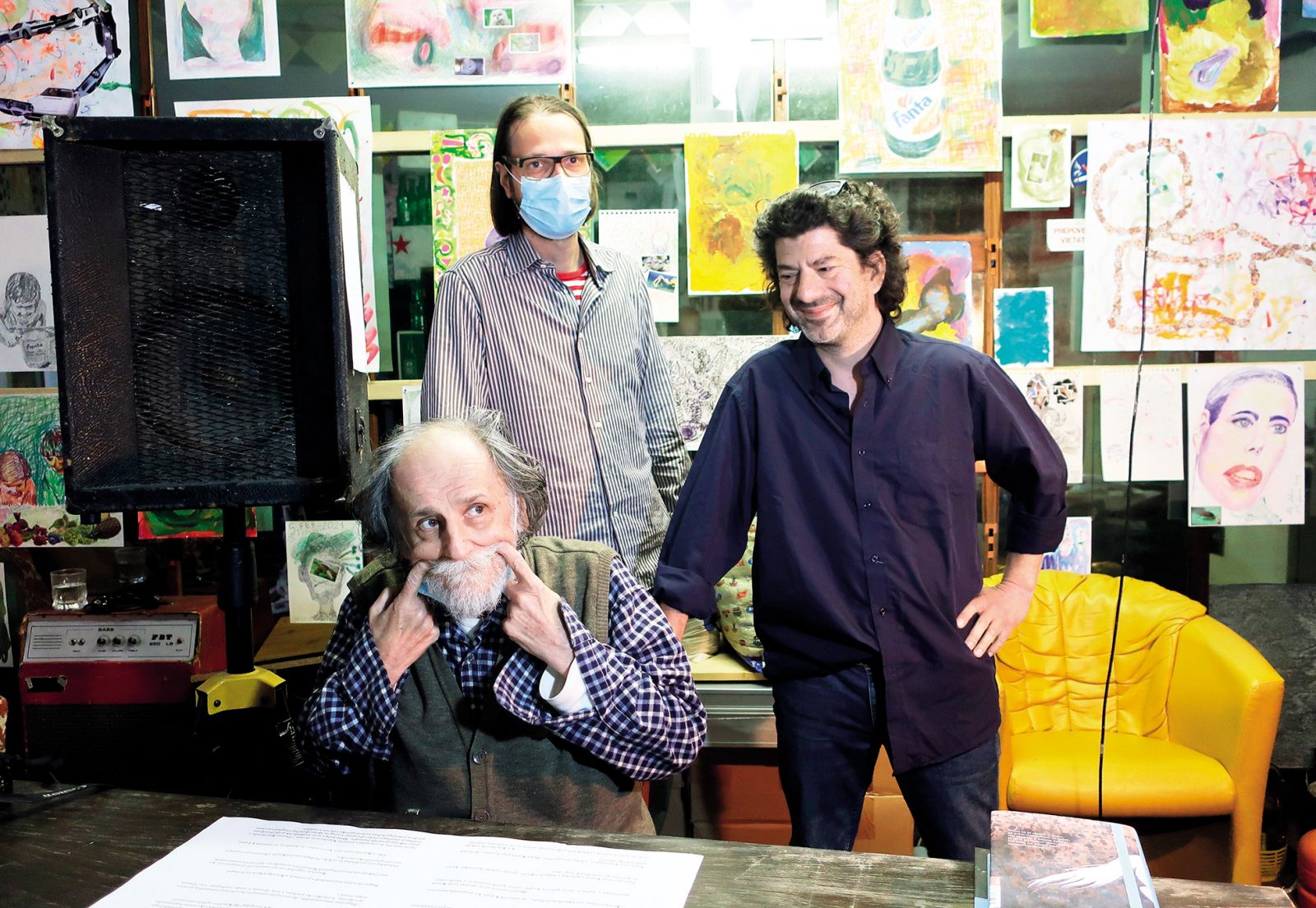 Žiga Kariž: Kariž pazi luč; Marko Brecelj, Vasja Cenčič in avtor, razstava v mksMc Botegin, KP | Andraž Gombać