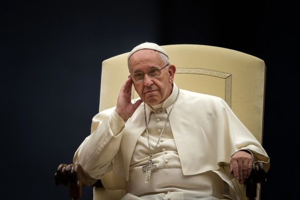 Papež Frančišek se sooča s težavami prikrivanja spolnih zlorab znotraj Rimskokatoliške cerkve RKC)