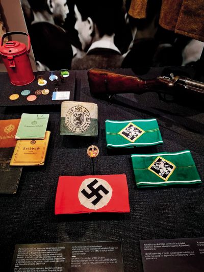 Rokavni trakovi Štajerske domovinske zveze leta 1942