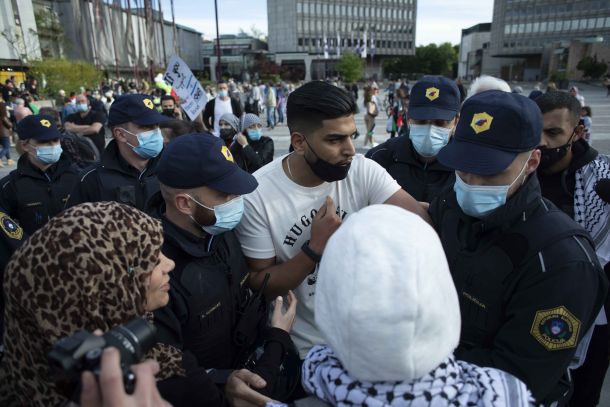 Protest v podporo Palestini na Trgu republike