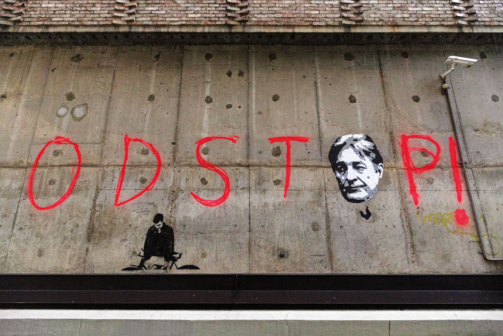 Napis za nevednega ministra za kulturo Vaska Simonitija