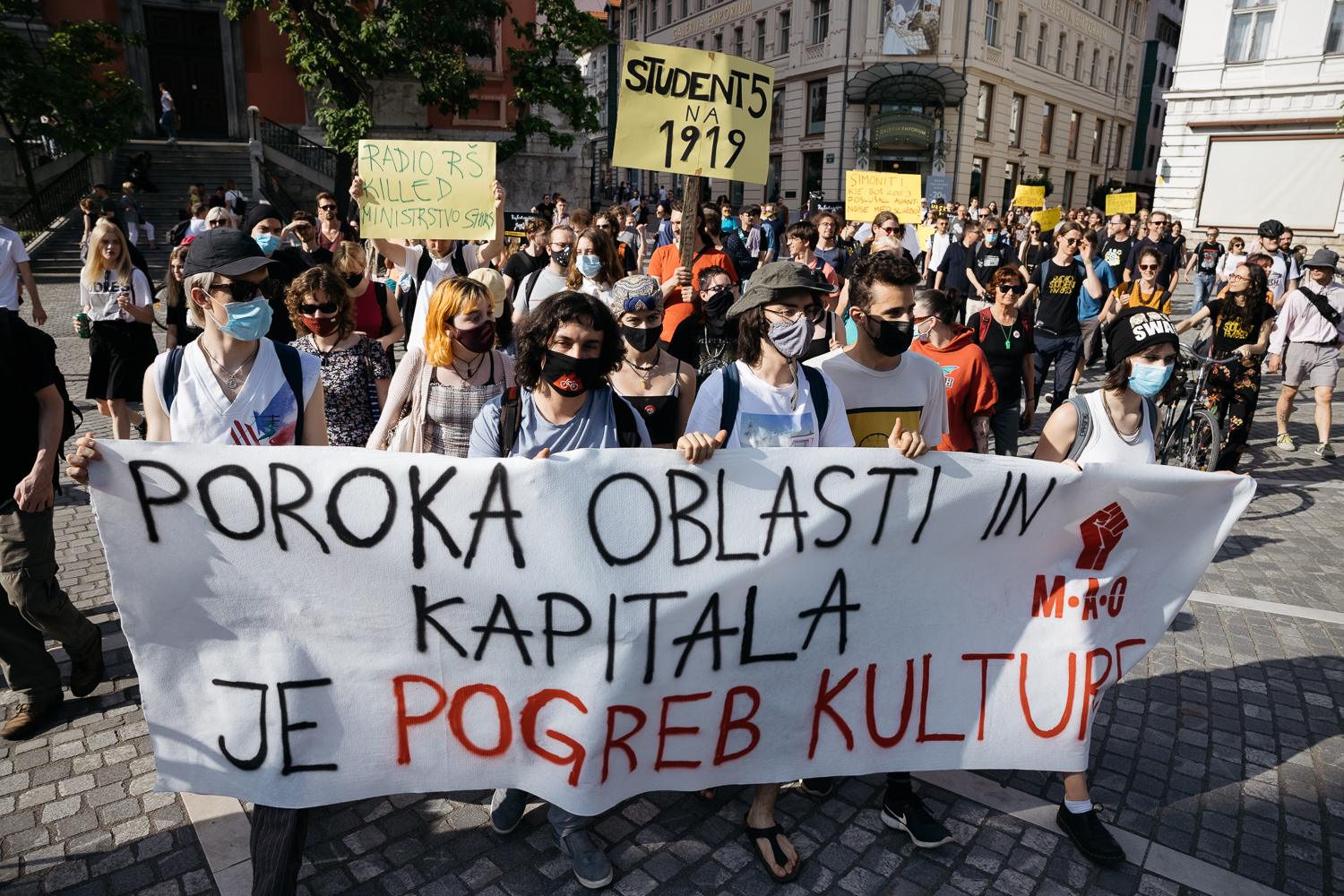 FOTOGALERIJA: Protest za Radio Študent in neodvisne medije