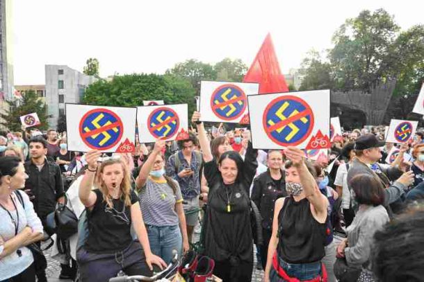 Protest s sarkastično naci tombolo: 3. julij 2020 v Ljubljani