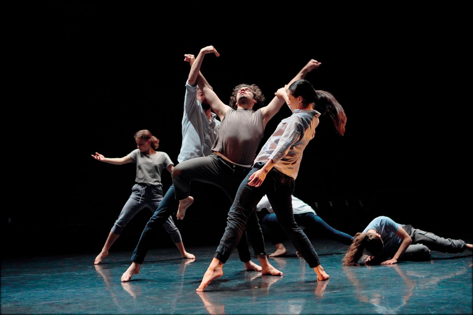 Vita Osojnik: Človek množice, premiera, Festival Ukrep, Plesni teater Ljubljana, LJ | Sunčan Stone