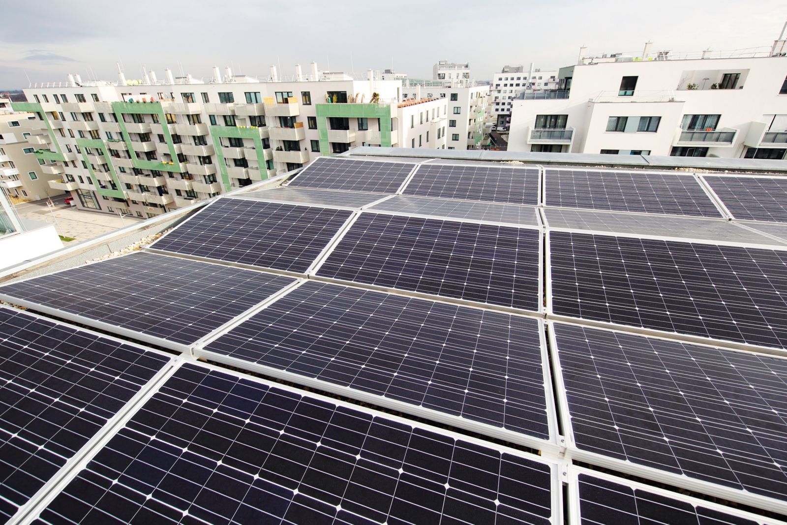 Solarni paneli na strehi študentskega doma na Dunaju