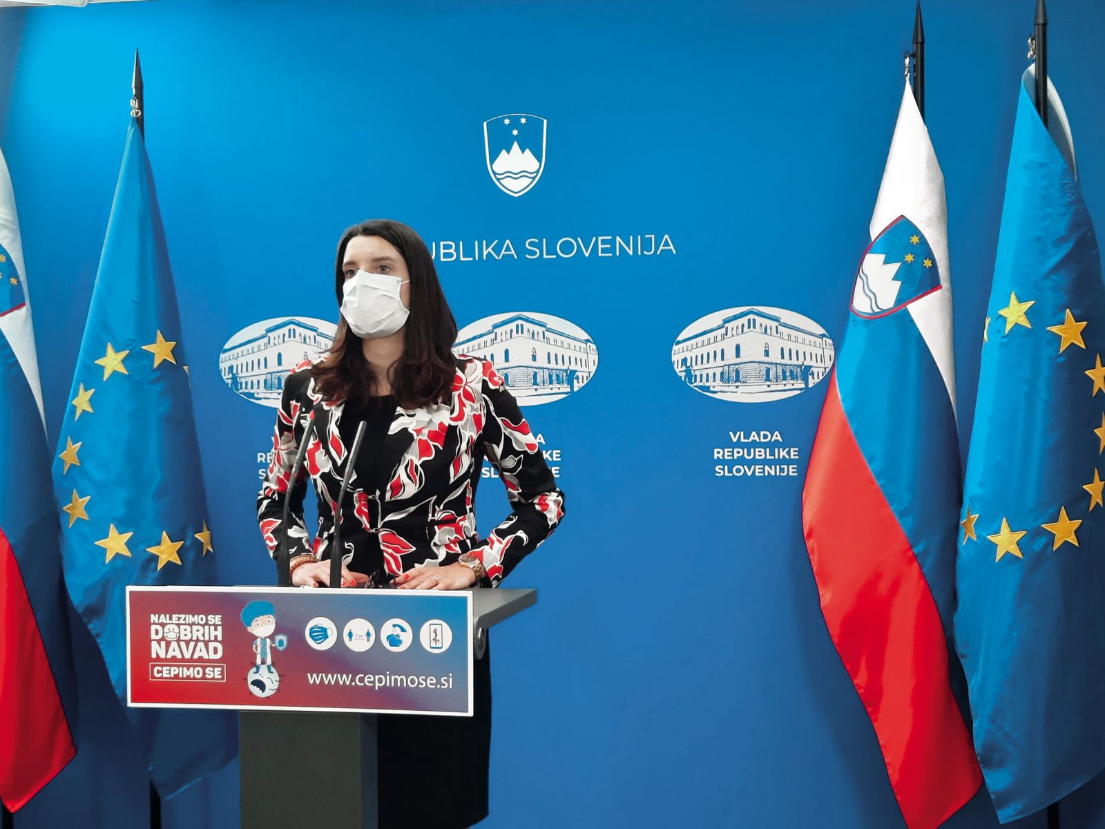 Ne čakaj na Simono Kustec …