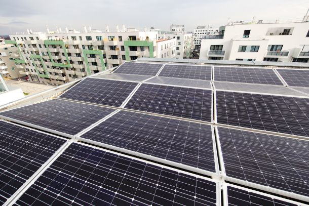 Solarni paneli na strehi študentskega doma na Dunaju 
