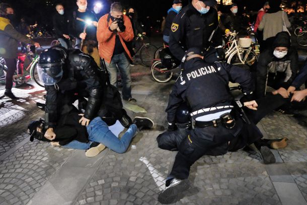 Policijsko nasilje nad protestniki v času Janševe vlade