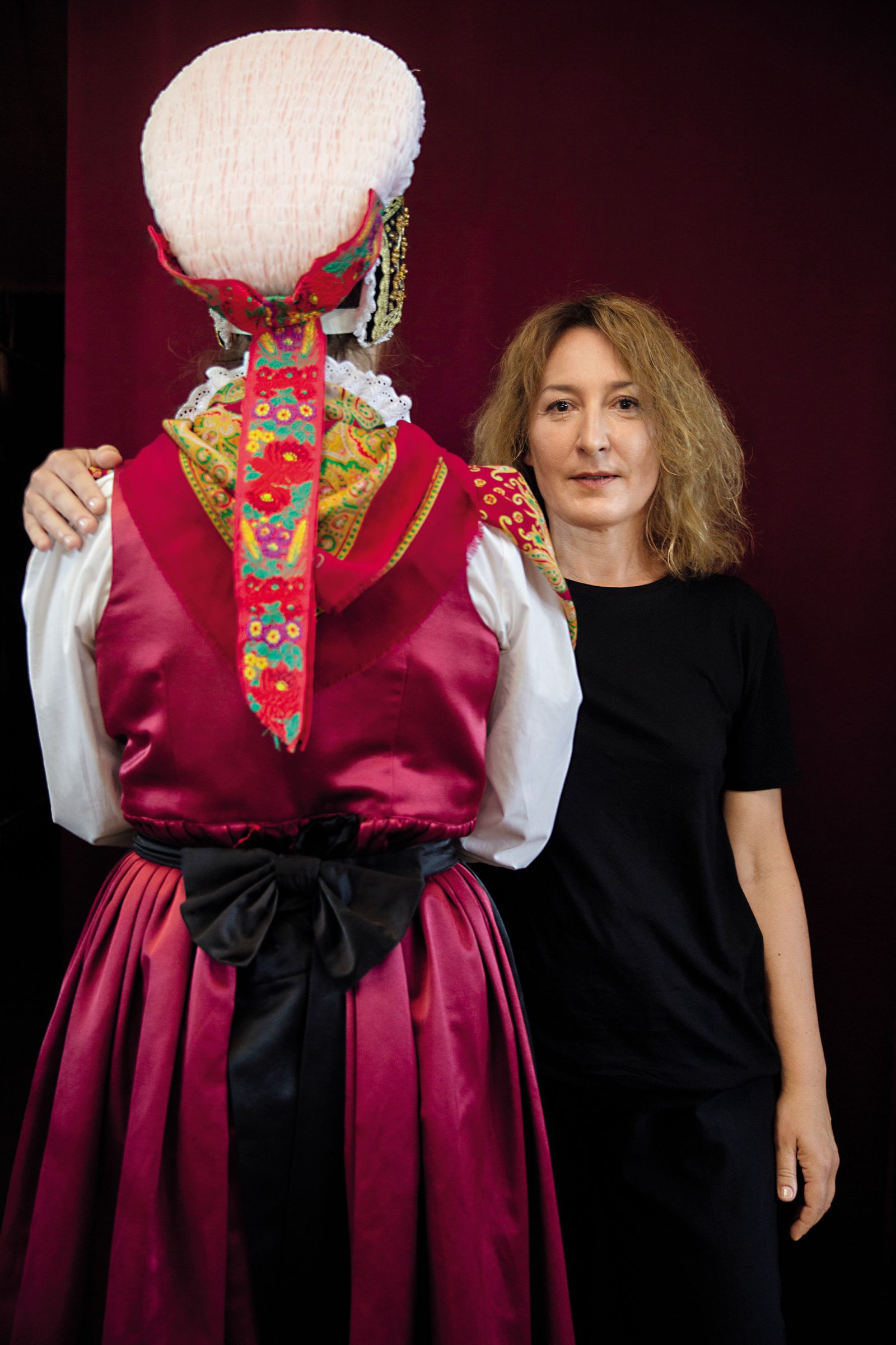 Maja Kleczewska je Hlapce skušala brati s poljske perspektive: iskala je vzporednice med politično situacijo v državi, od koder prihaja, in dogajanjem v Cankarjevi drami.