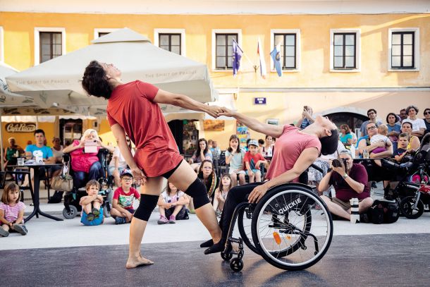 MSD Dance Company (SLO): Antidisciplina, Festival uličnega gledališča Ana Desetnica 2021, Kamnik 