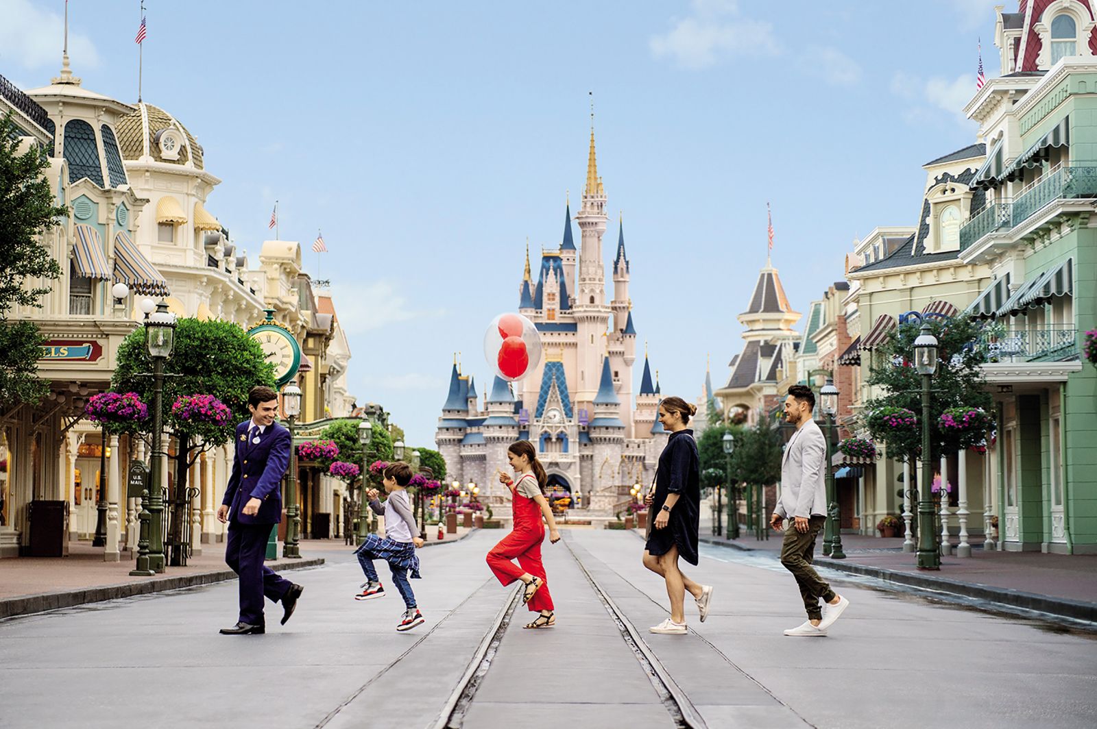 Kdor zakupi FastPass+, zleti mimo vrste. Ni mu treba čakati. Ni mu treba trpeti. In ko drugi tematski park zapustijo, lahko tam ostane še tri ure. 
