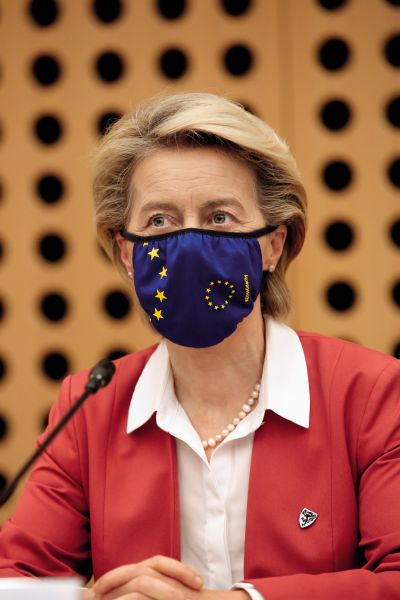Ursula s črno mačko