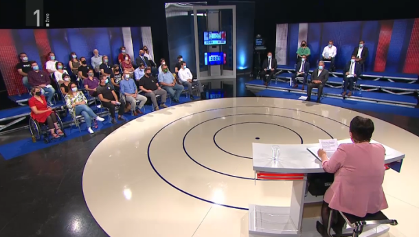 Vizualna sporočilnost: tabor nasprotnikov zakona in zdesetkani tabor zagovornikov