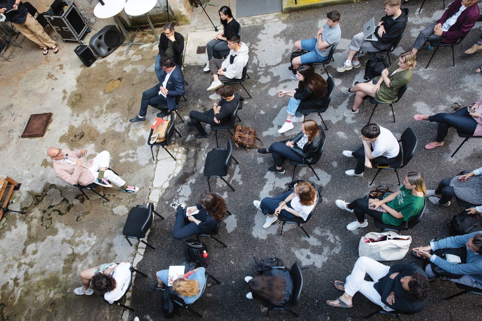 Uvodno predavanje Andree Petrinija (na fotografiji skrajno levo), prehrambenega eksperta, ki sodi med največje eminence kulinarične kritike v svetovnem merilu. 