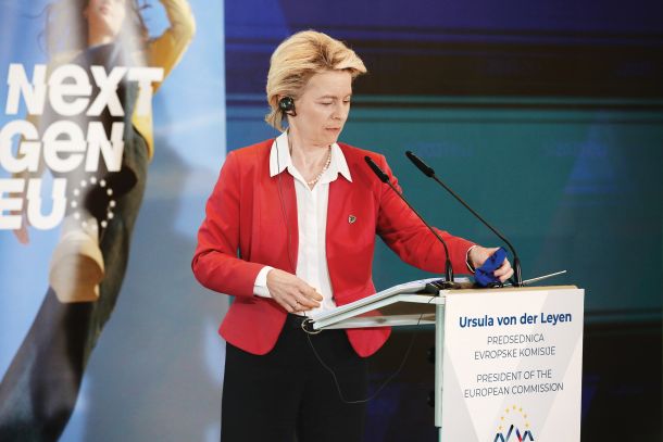 Kljub natrpanemu urniku si je predsednica Evropske komisije Ursula von der Leyen med obiskom Slovenije vzela več kot uro časa za pogovor o vladnih pritiskih na medije 