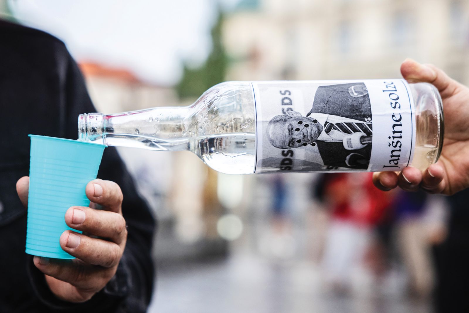 »Janševe solze« na petkovem protestu pred Prešernovim spomenikom | Luka Dakskobler