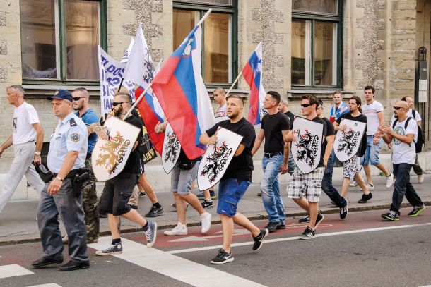 Sovraštvo je vseskozi prisotno v slovenski družbi in je z leti tudi vedno bolj vidno. Protest proti beguncem 27. avgusta 2016 v Ljubljani.  /